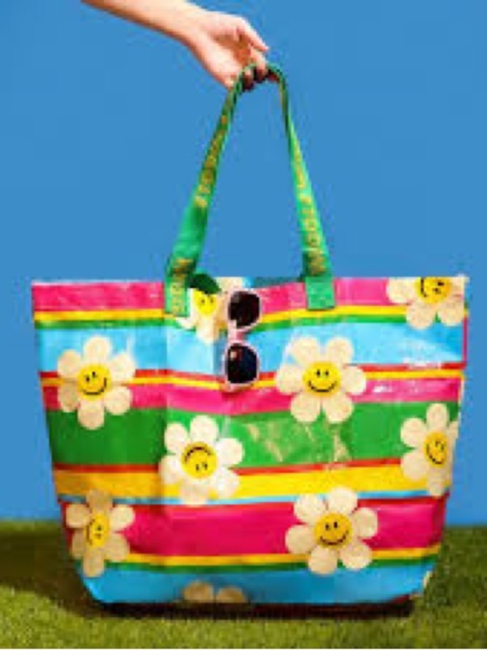 NWT WIGGLE WIGGLE TARPAULIN BAG in rainbow crush smile - medium